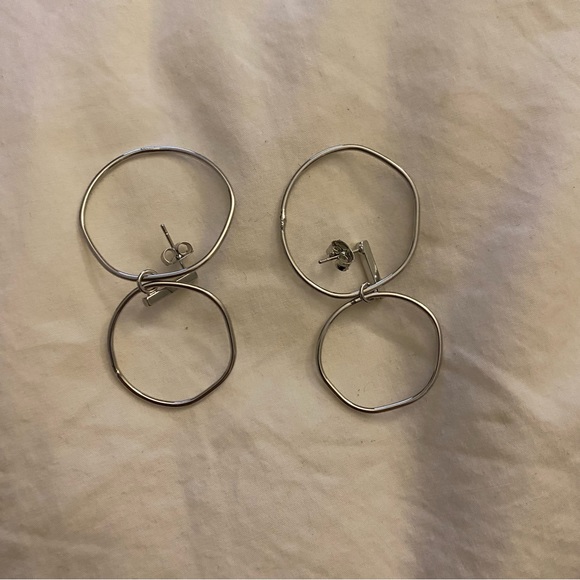 🤍Double Hoop Earrings - Picture 3 of 3